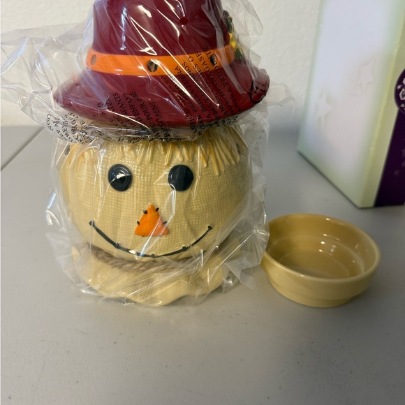 Scentsy Scarecrow Warmer Retired Fall Harvest New In Box Wax Melt Burner - Picture 2 of 9